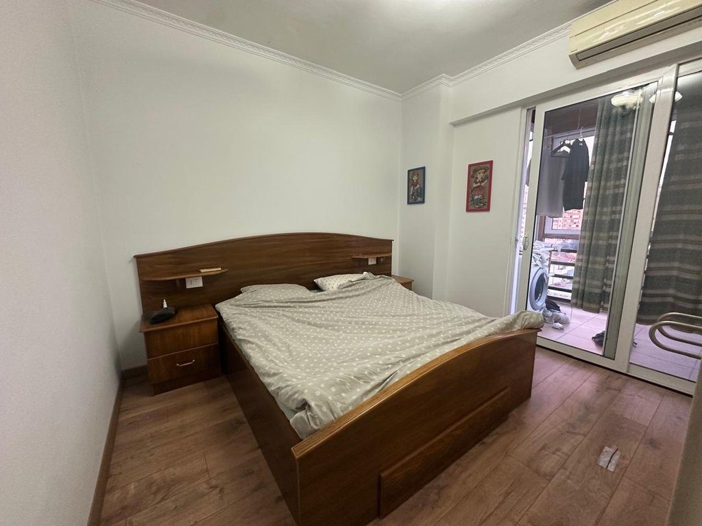 Globe, Japim me qira apartament 2+1