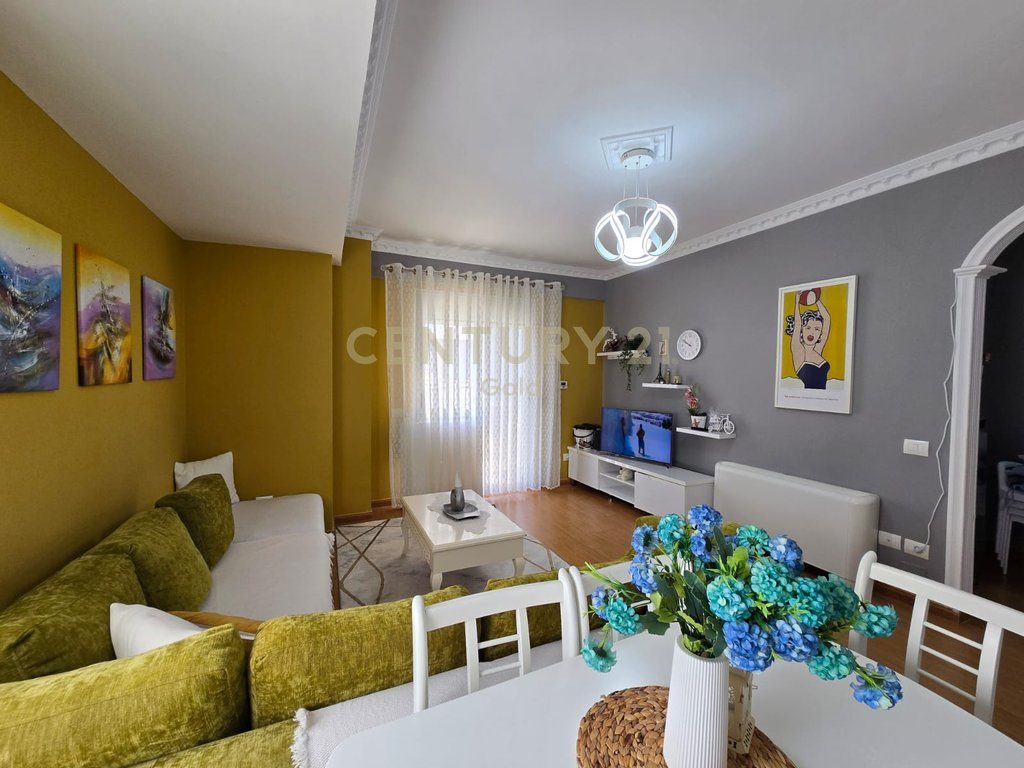 APARTAMENT 1+1 PER SHITJE ME PAMJE DETI NE LUNGOMARE, VLORE !