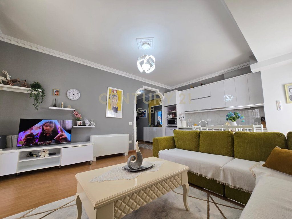 APARTAMENT 1+1 PER SHITJE ME PAMJE DETI NE LUNGOMARE, VLORE !