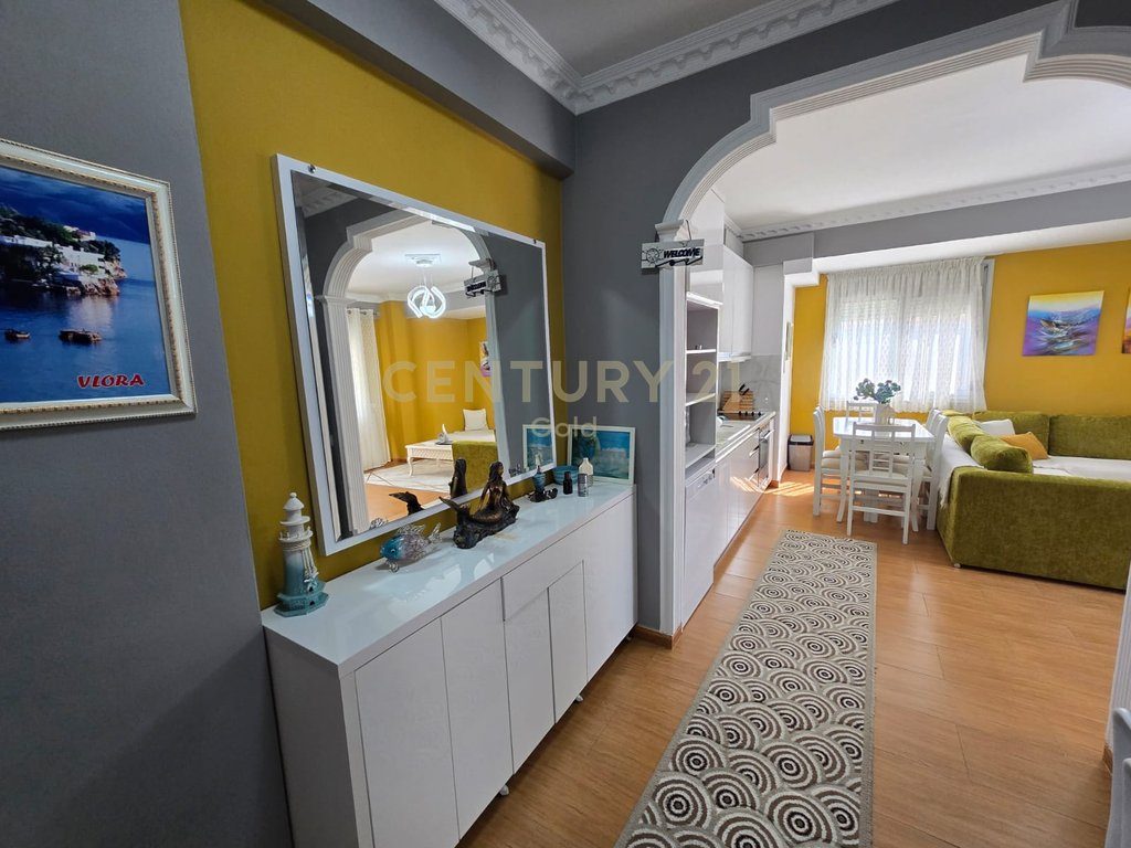 APARTAMENT 1+1 PER SHITJE ME PAMJE DETI NE LUNGOMARE, VLORE !