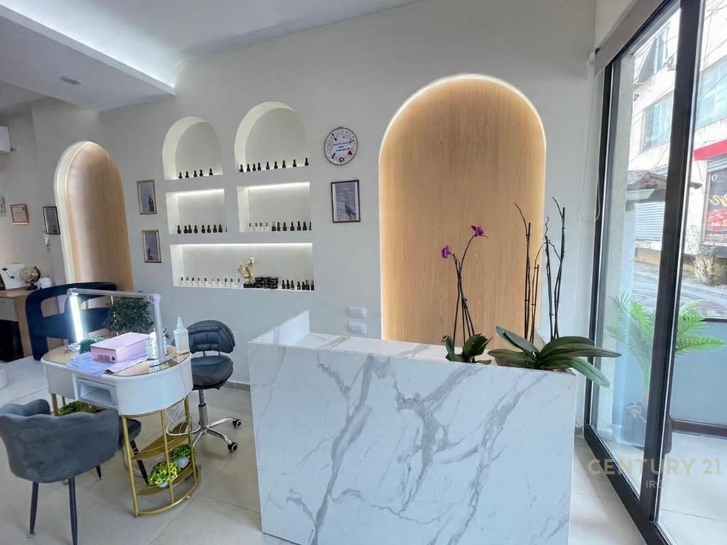 AMBIENT PARUKERIE / ESTETIKE ME QIRA PRANË SQUARE 21, RRUGA E KAVAJËS