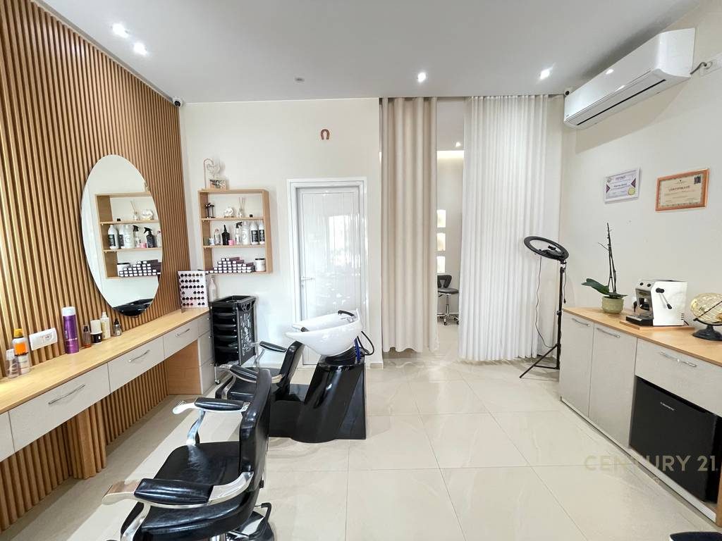AMBIENT PARUKERIE / ESTETIKE ME QIRA PRANË SQUARE 21, RRUGA E KAVAJËS