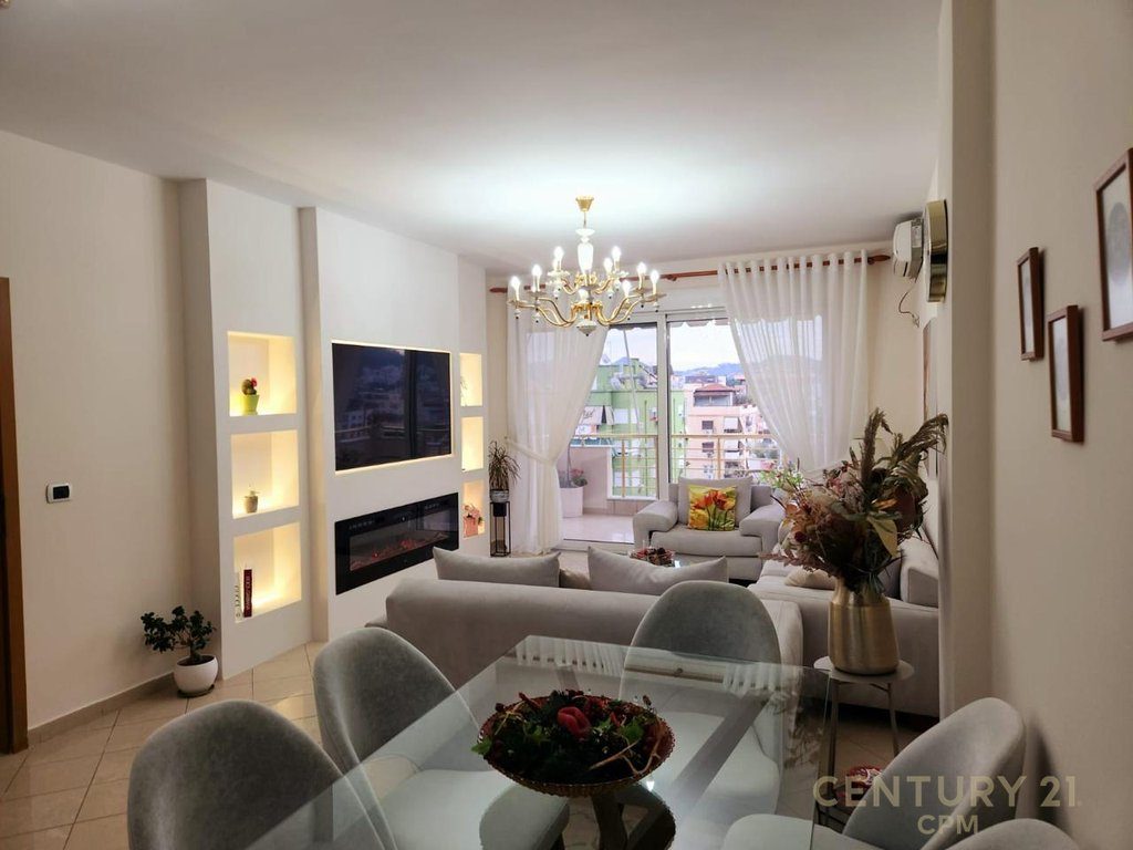 APARTAMENT 2+1+2 PER QIRA NE ISH BLLOK!