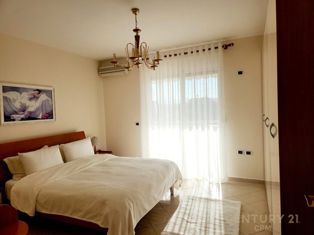 APARTAMENT 2+1+2 PER QIRA NE ISH BLLOK!
