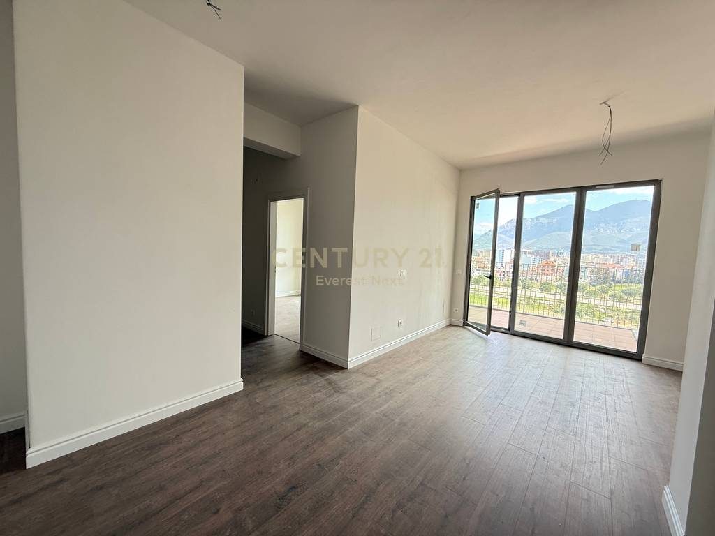 Shitet Apartament 1+1 Bulevardi Ri (Park Avenue) !