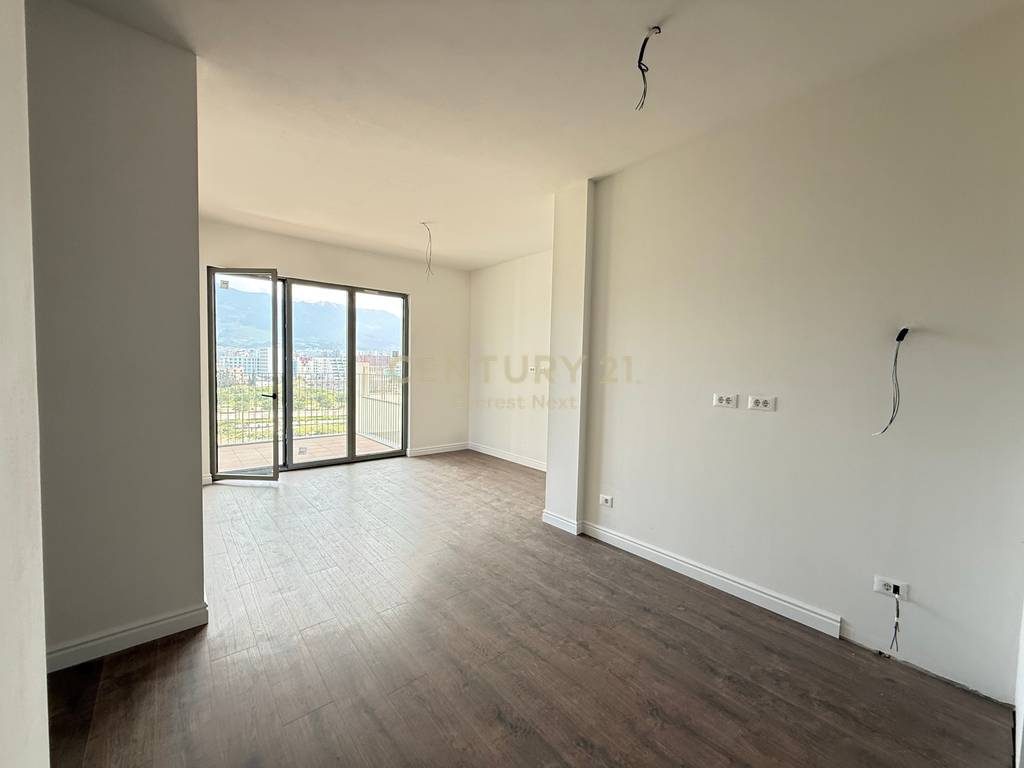 Shitet Apartament 1+1 Bulevardi Ri (Park Avenue) !