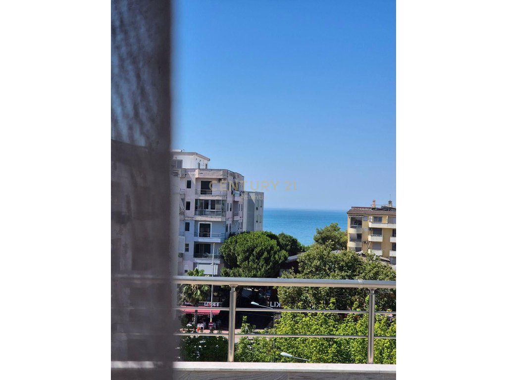 Penthouse në Plazh – Vetëm 200m nga Deti!