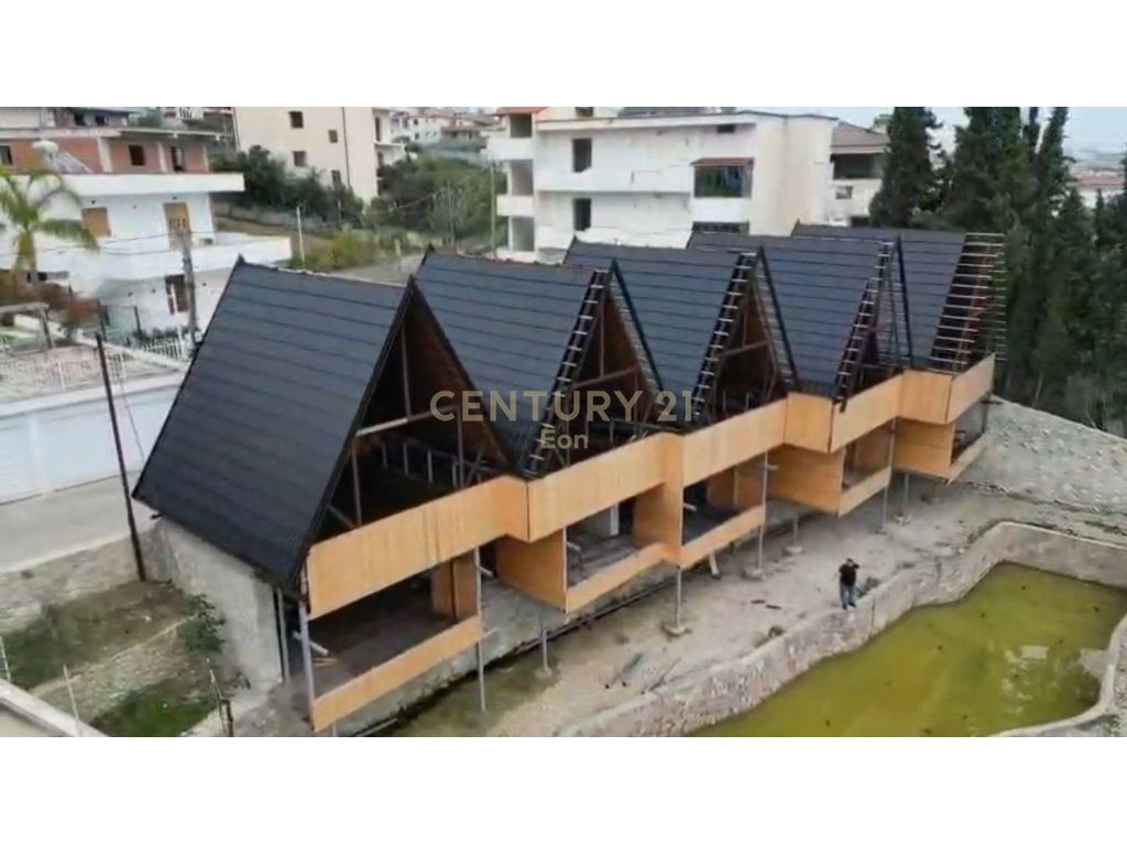 OKAZION, SHITET KOMPLEKS ME 5 VILA DRURI+ TOKE ARAPAJ, DURRES  250.000€