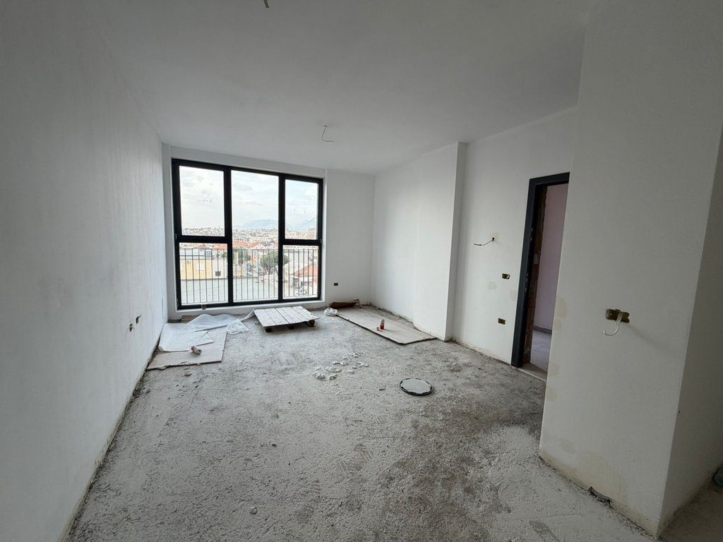 Apartament 1+1+Verandë  Për Shitje tek Rruga Siri Kodra, Tiranë