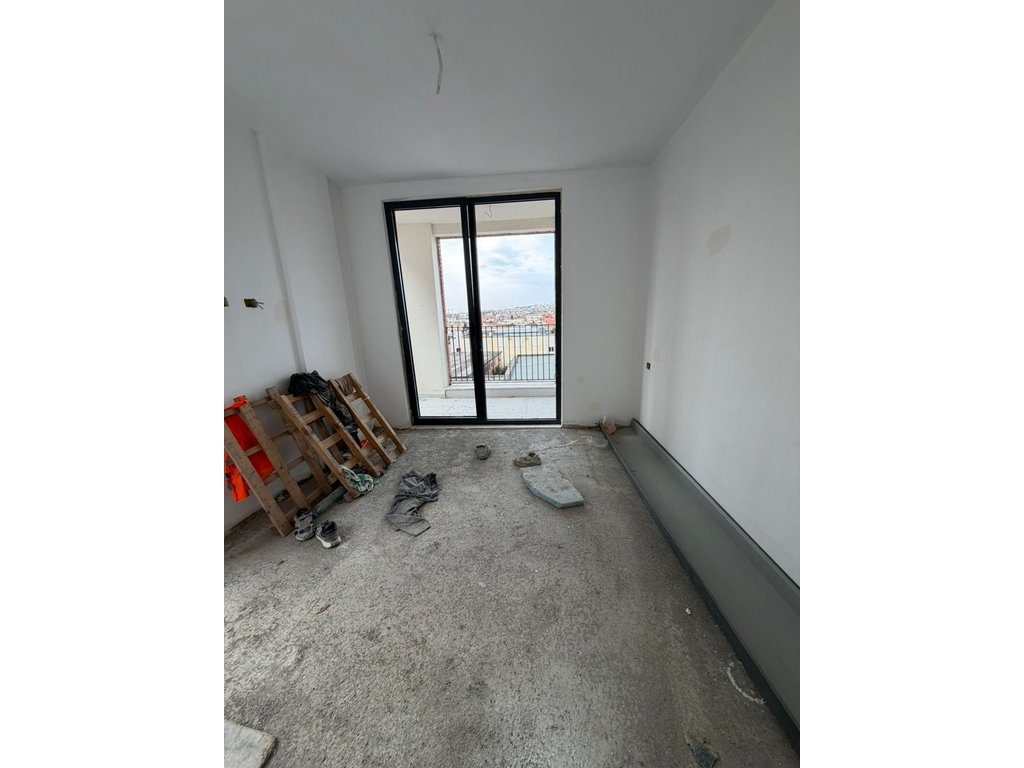 Apartament 1+1+Verandë  Për Shitje tek Rruga Siri Kodra, Tiranë