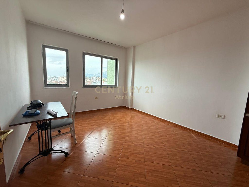 JEPET ME QIRA APARTAMENT 1+1  PRANE SHKOLLES KLODIAN TANUSHI TEK FRESKU !