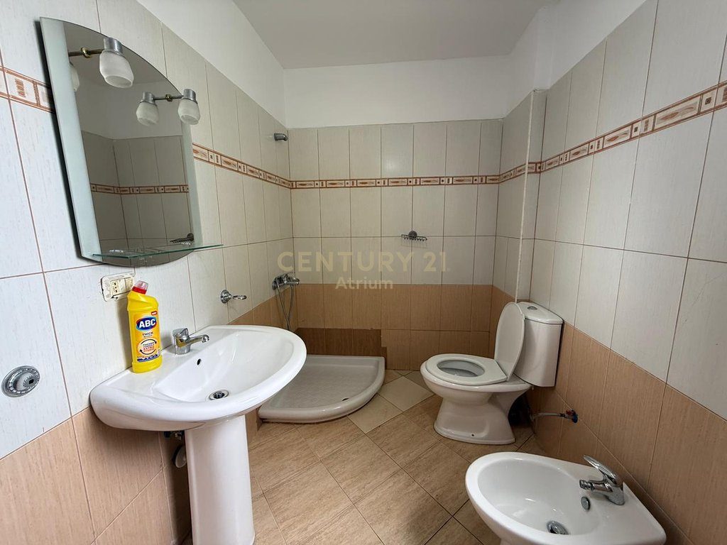 JEPET ME QIRA APARTAMENT 1+1  PRANE SHKOLLES KLODIAN TANUSHI TEK FRESKU !