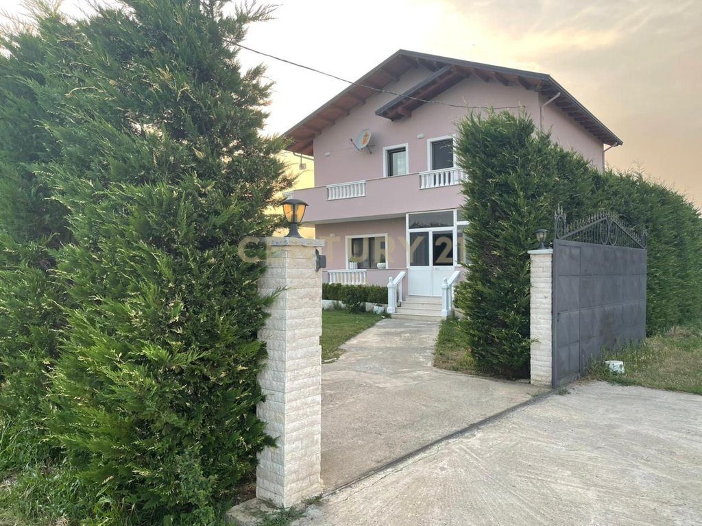 Shitet vilë me oborr 2-katëshe në Zejmen, Lezhë