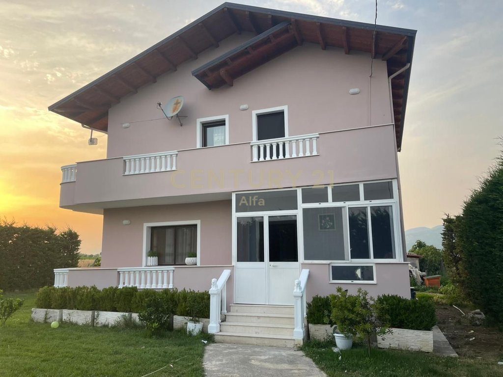 Shitet vilë me oborr 2-katëshe në Zejmen, Lezhë