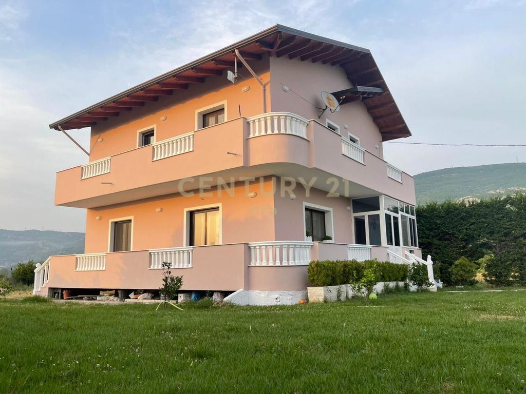 Shitet vilë me oborr 2-katëshe në Zejmen, Lezhë
