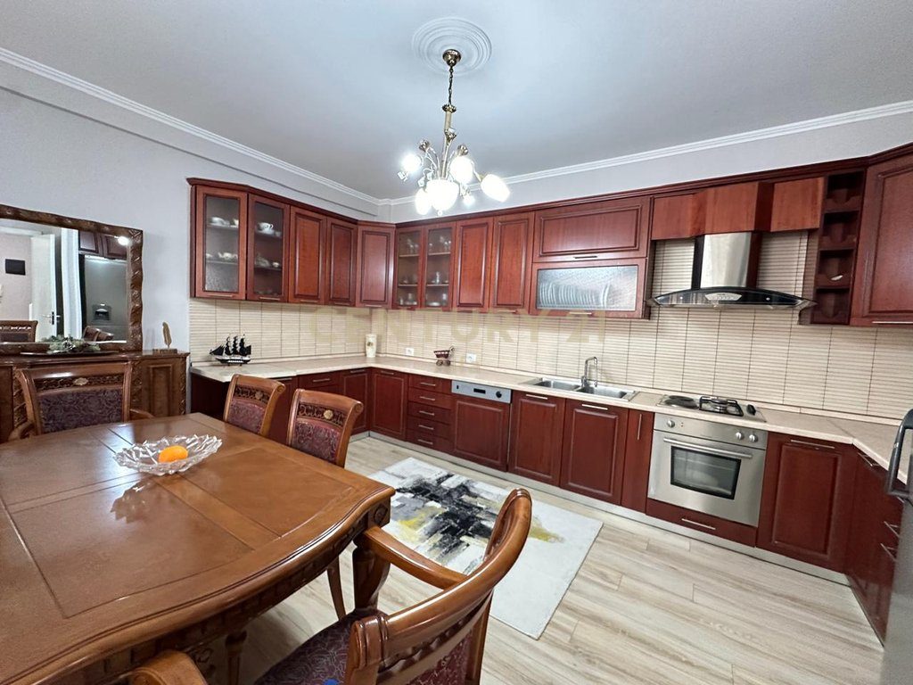 Shitet Apartament 2+1 prane Shkolles "Mihal Grameno"!