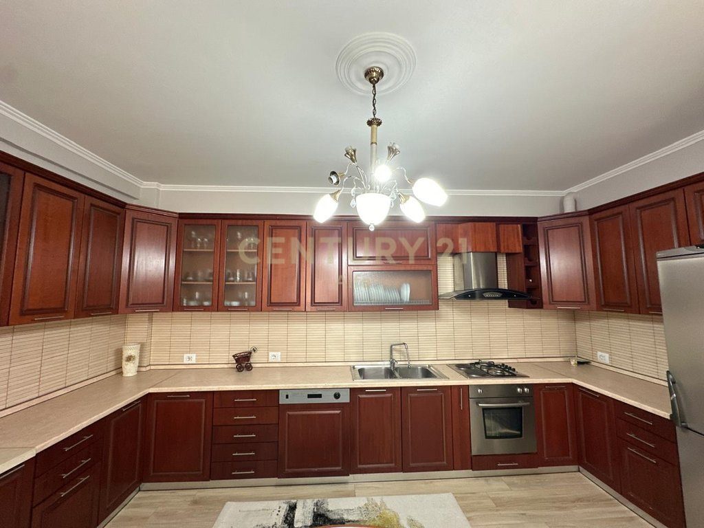 Shitet Apartament 2+1 prane Shkolles "Mihal Grameno"!