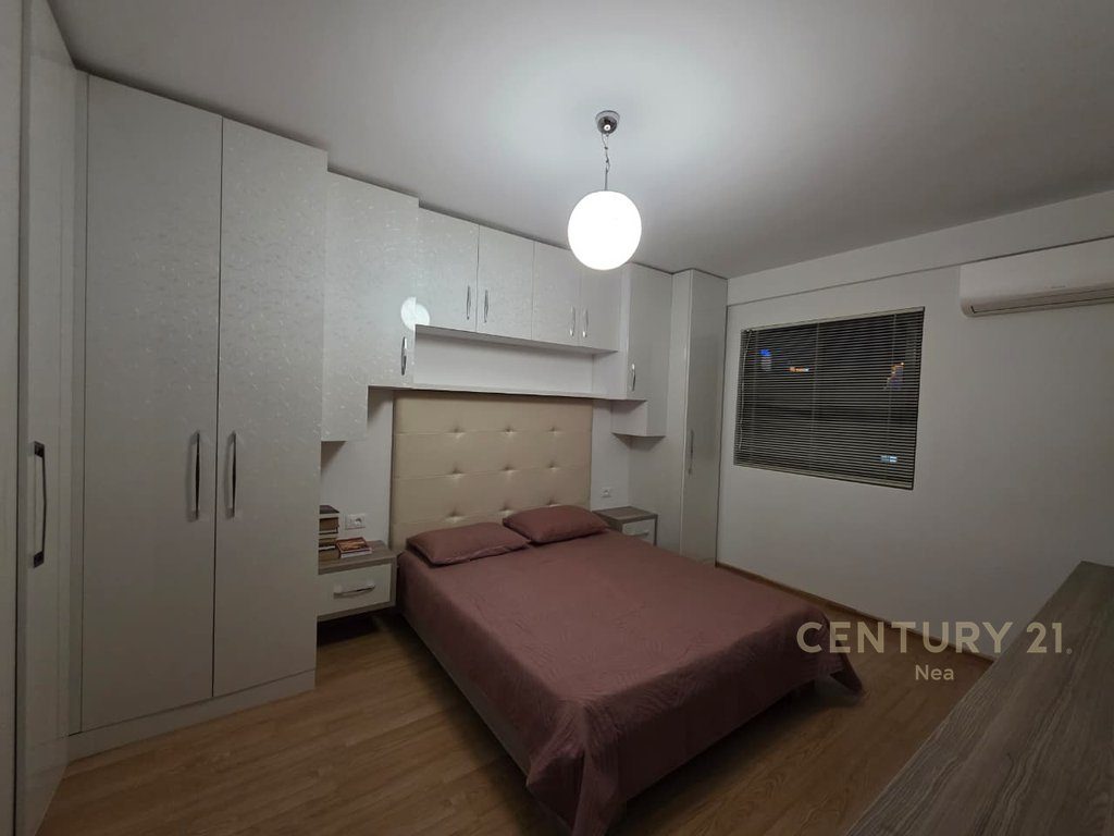 Jepet apartament me qira