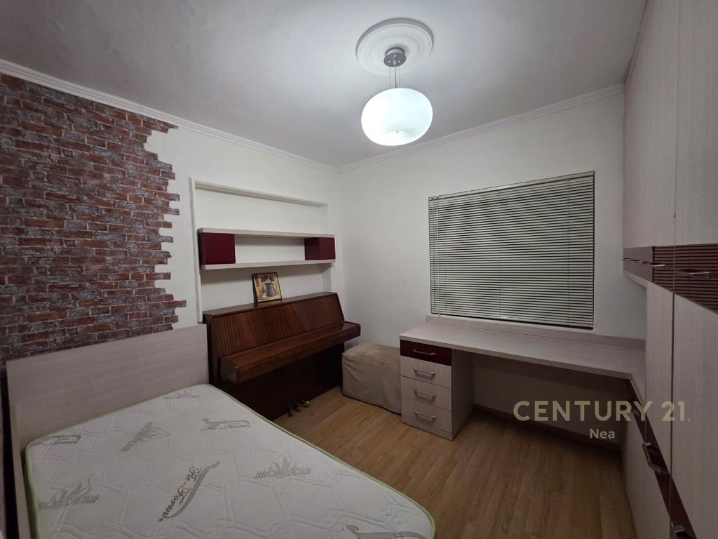 Jepet apartament me qira