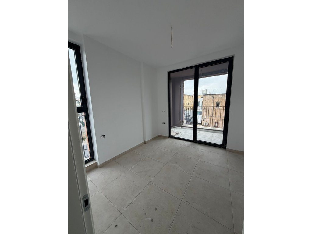Apartament 1+1 Në Shitje në Rruga Siri Kodra, Tirana