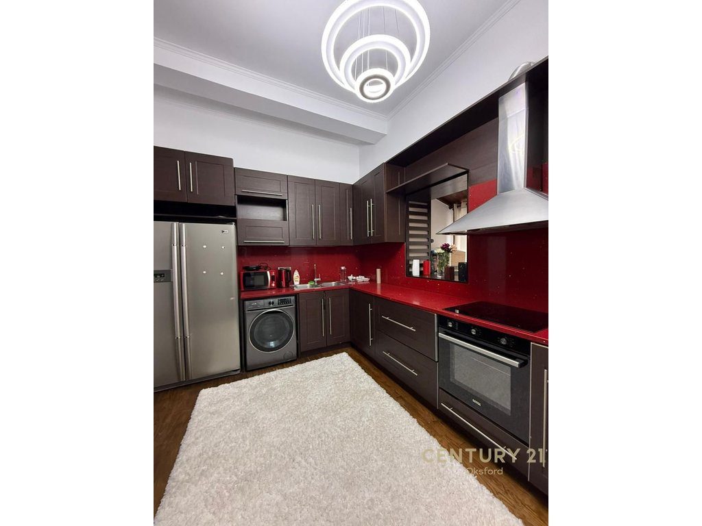 Apartament 2+1+2 pranë qendrës, Rruga Barrikadave Tiranë!