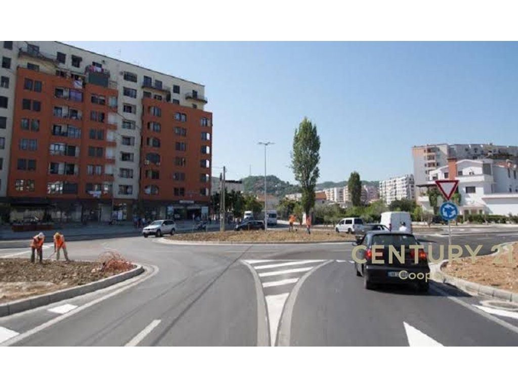 SHESIM AMBIENT KOMERCIAL - BUZE RRUGES 3 DESHMORET, YZBERISHT