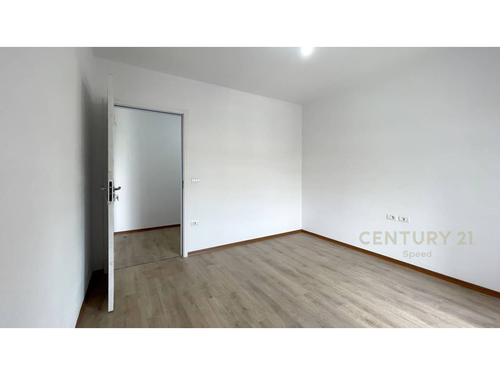 Apartament 2+1+2 Ne Rrugen 5 Maji per Qira.