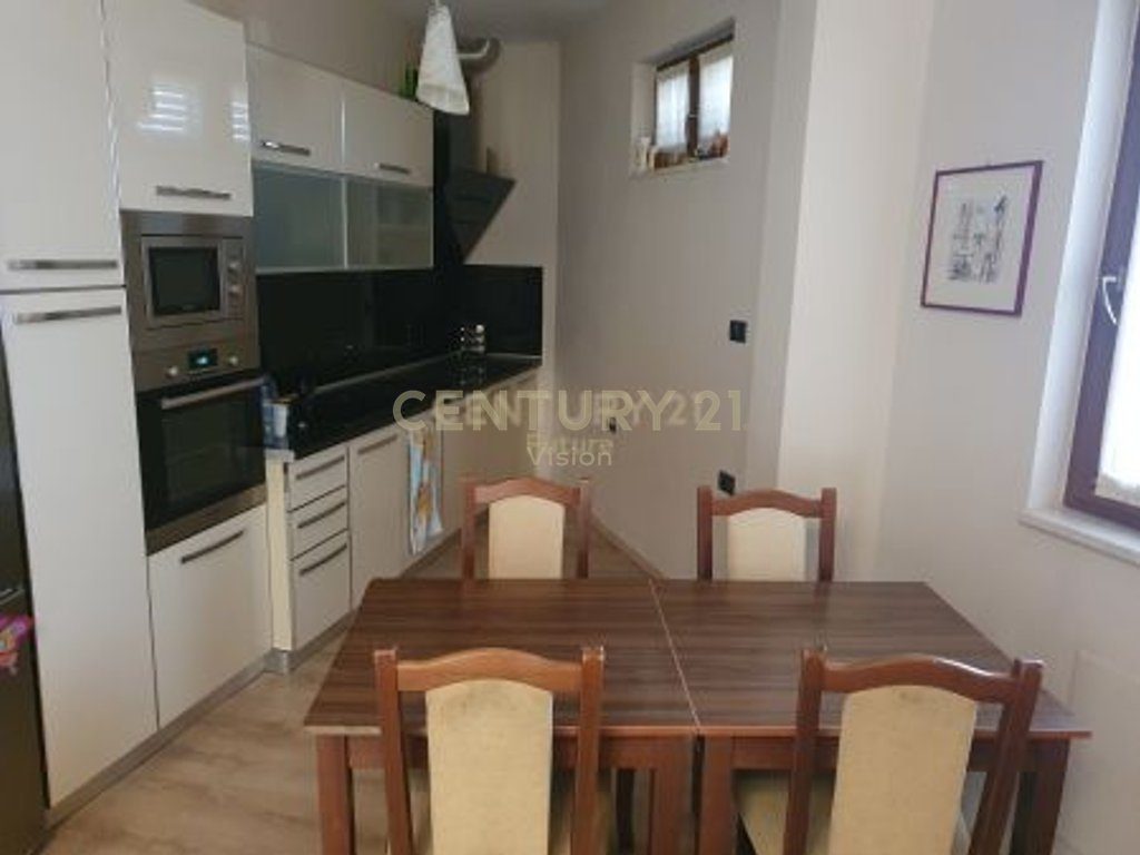 Vilë 3- kateshe  në shitje afër Spitalit Rajonal, Shkodër - | 265 m²