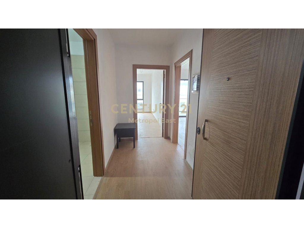 Jepet me Qira Apartament 1+1 në Godinë të Re – Kati 2 | Zona 5 Maji