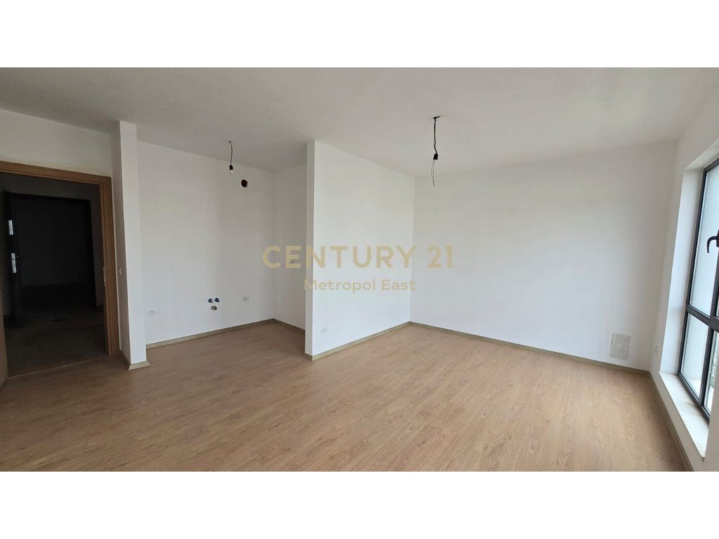 Jepet me Qira Apartament 1+1 në Godinë të Re – Kati 2 | Zona 5 Maji