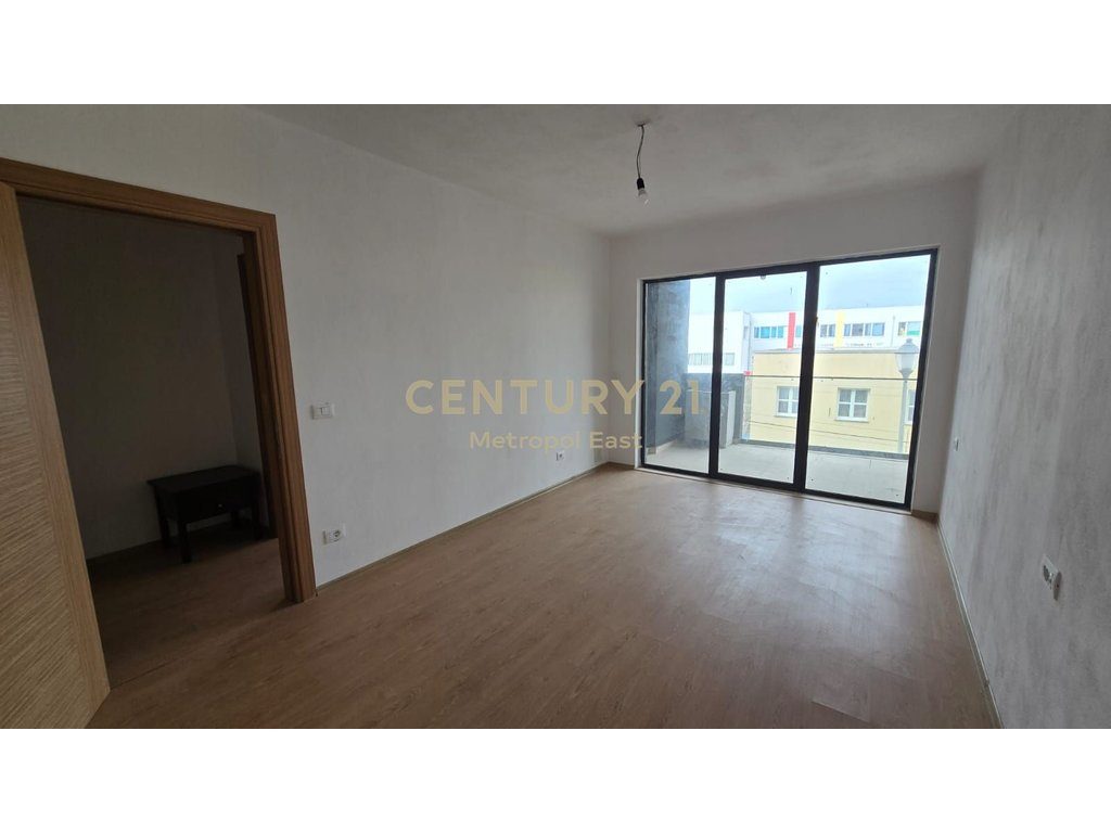 Jepet me Qira Apartament 1+1 në Godinë të Re – Kati 2 | Zona 5 Maji