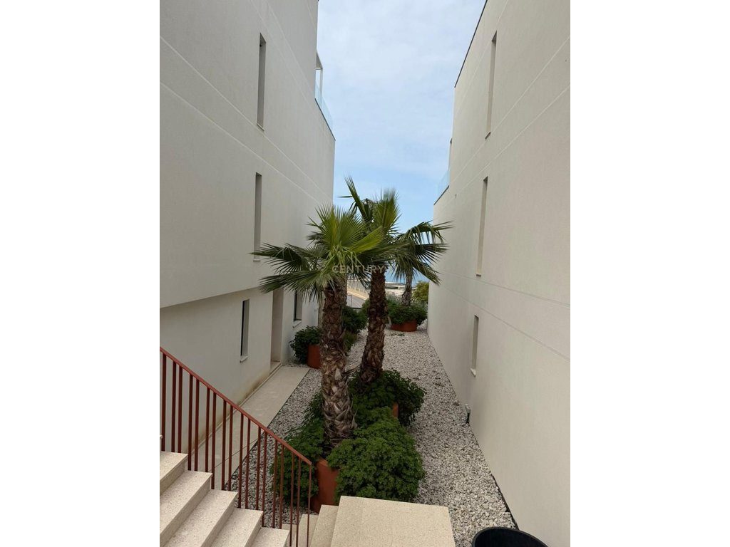 APARTAMENT 1+1 ME PAMJE DET NE SHITJE,VLORE