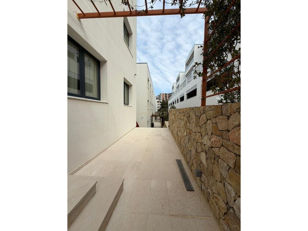 APARTAMENT 1+1 ME PAMJE DET NE SHITJE,VLORE