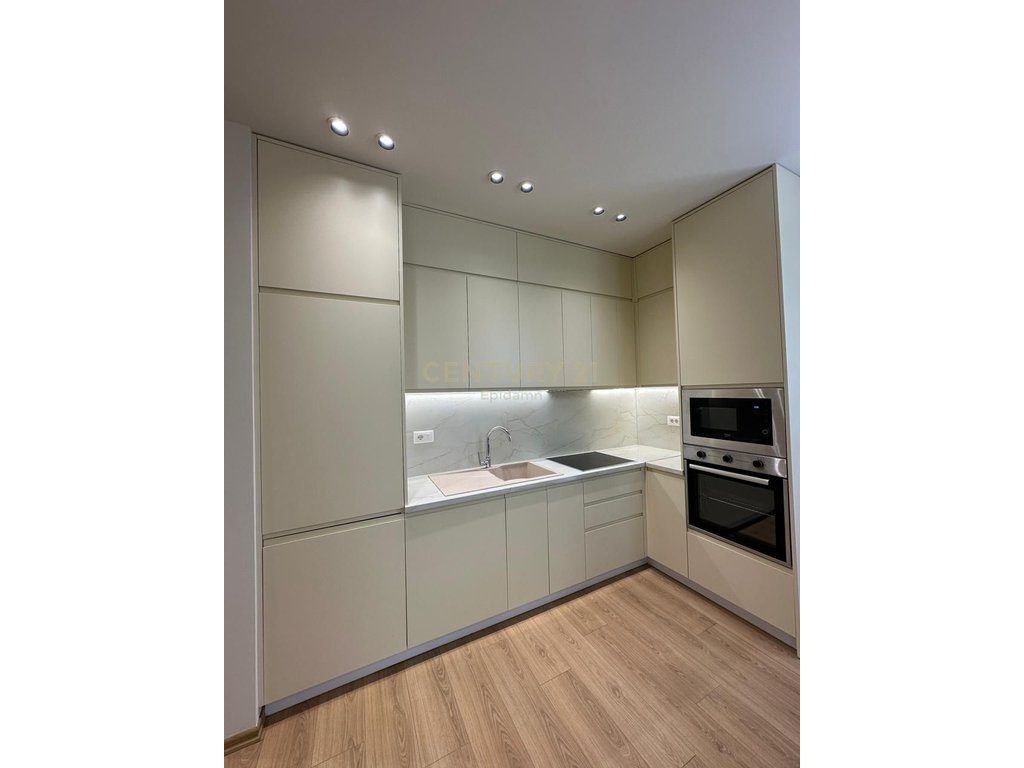 Apartament Luksoz 2+1+2 për shitje , Zogu i Zi Tirane