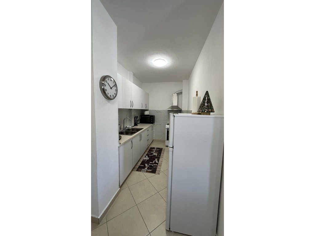 SHITET APARTAMENT 1+1 ME VERANDË TË MADHE PRANË STADIUMIT NË POGRADEC