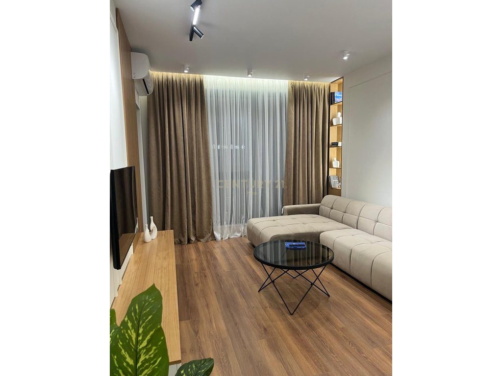 APARTAMENT 1+1 ME QIRA TEK KOMPLEKSI ERLI .