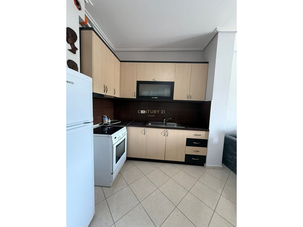SHITET APARTAMENT 2+1+2  NE LAGJEN "24 MAJ", VLORE!