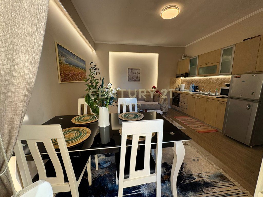 SHITET APARTAMENT 1+1 NË LUNGOMARE, PAMJE NGA DETI