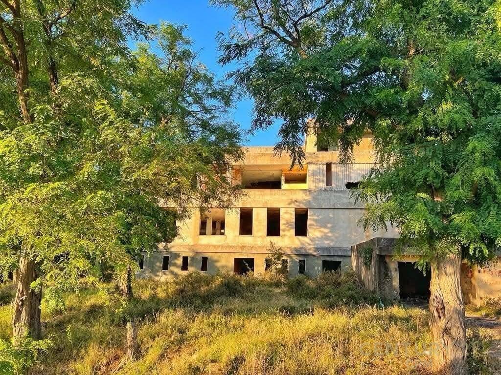 Tokë dhe objekt historik ne  Shkodër me siperfaqe trualli 11784 m² dhe ndertese 974.25 m²