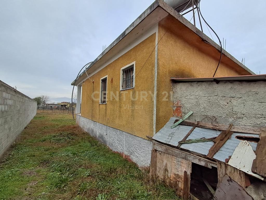 Shtepi private +  2300 m2 toke per shitje, Bardhaj, Shkoder