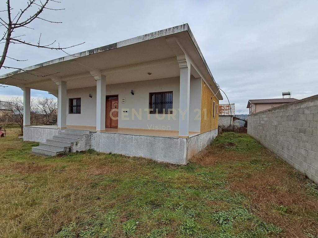 Shtepi private +  2300 m2 toke per shitje, Bardhaj, Shkoder