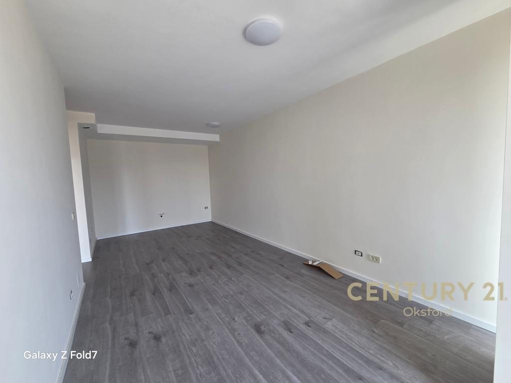 JEPET ME QIRA AMBIENT PER ZYRE TE RESIDENCA GOLDEN PARK