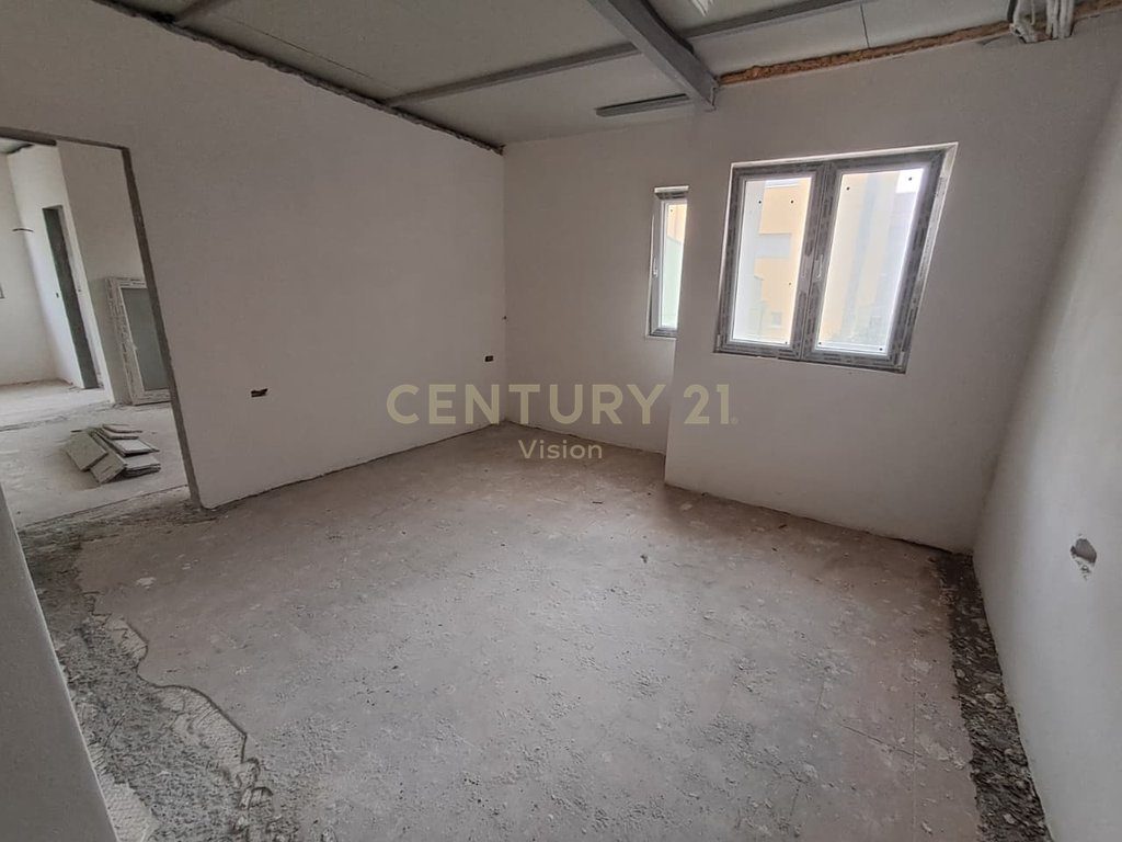 Apartament 3+1+3 tualete Për Shitje pranë Pedonales, Shkodër