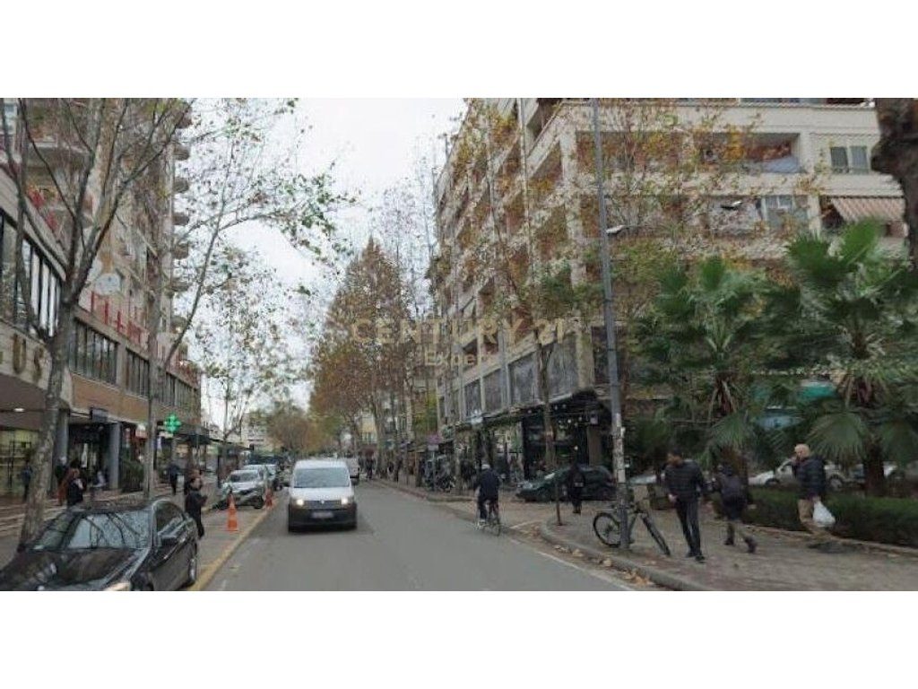 Jepet me qira ambient biznesi ( bodrum)  ne rrugen Don Bosko, , prane Bujtina `Gjeli`
