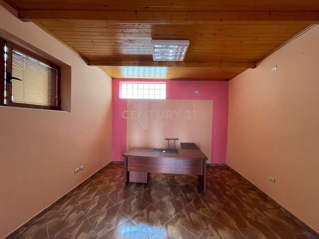 Ambient Biznesi për Qira në Qendrën e Durrësit !