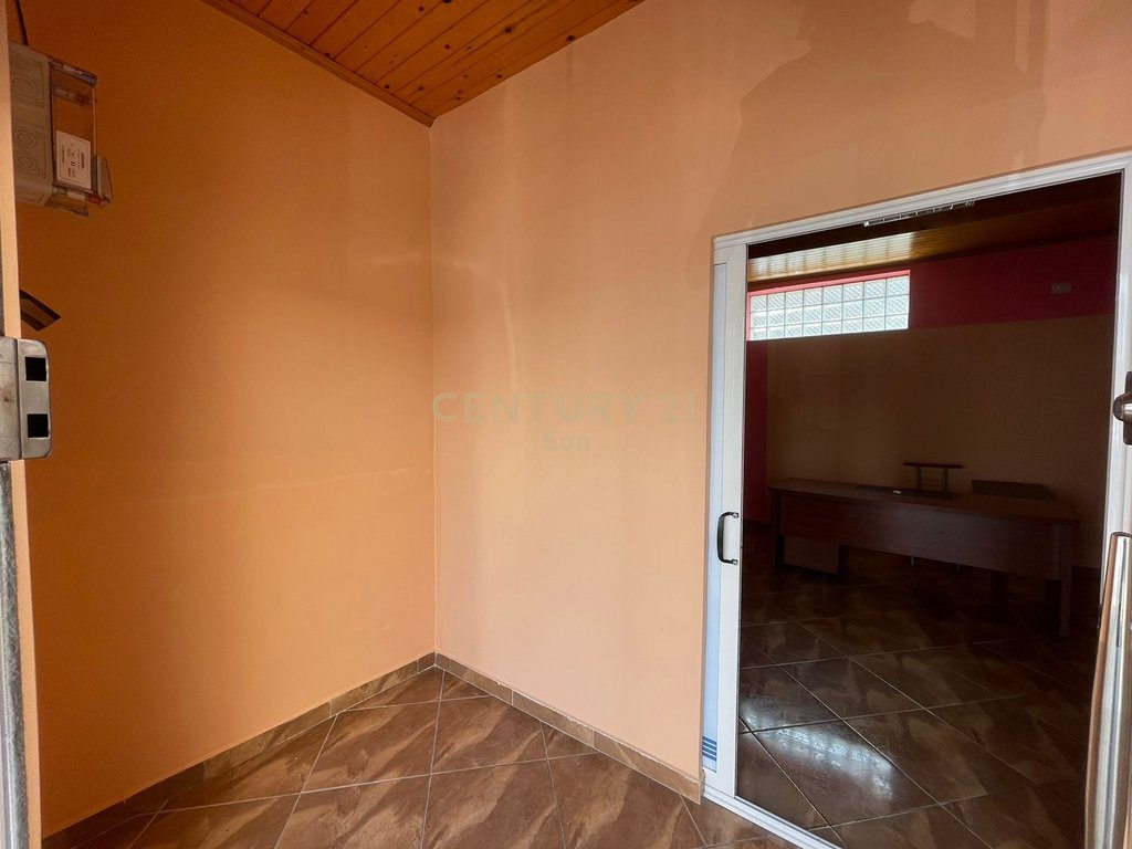 Ambient Biznesi për Qira në Qendrën e Durrësit !