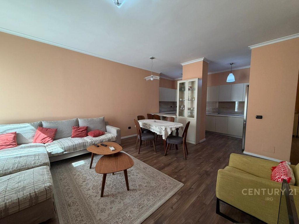 Apartament 3+1 ne Rrugen e Kavajes!
