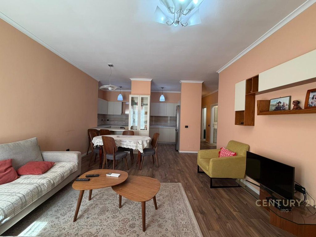 Apartament 3+1 ne Rrugen e Kavajes!