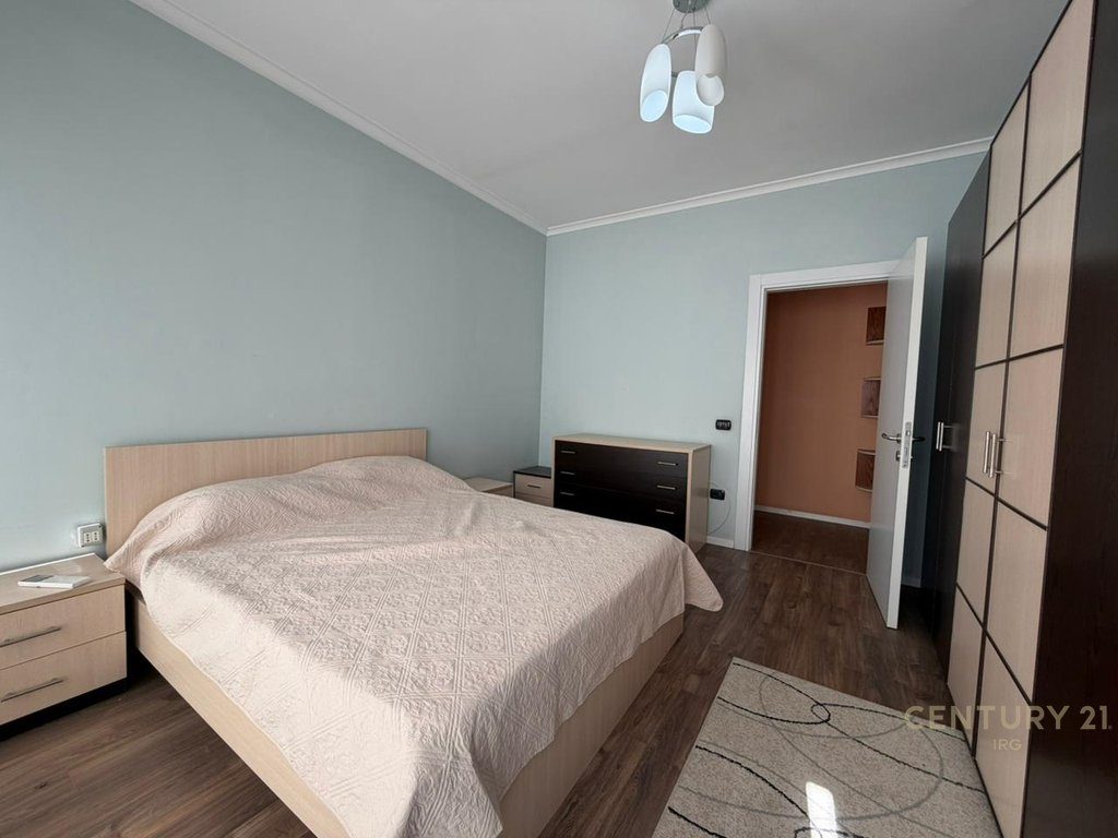 Apartament 3+1 ne Rrugen e Kavajes!