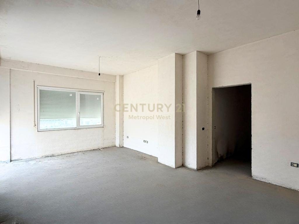 Penthouse për shitje në Misto Mame